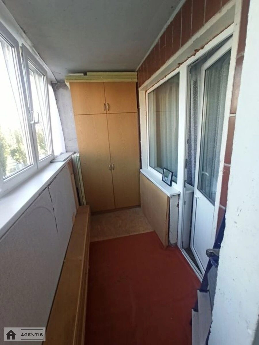 Apartment for rent. 1 room, 33 m², 5th floor/16 floors. Desnyanskyy rayon, Kyiv. 