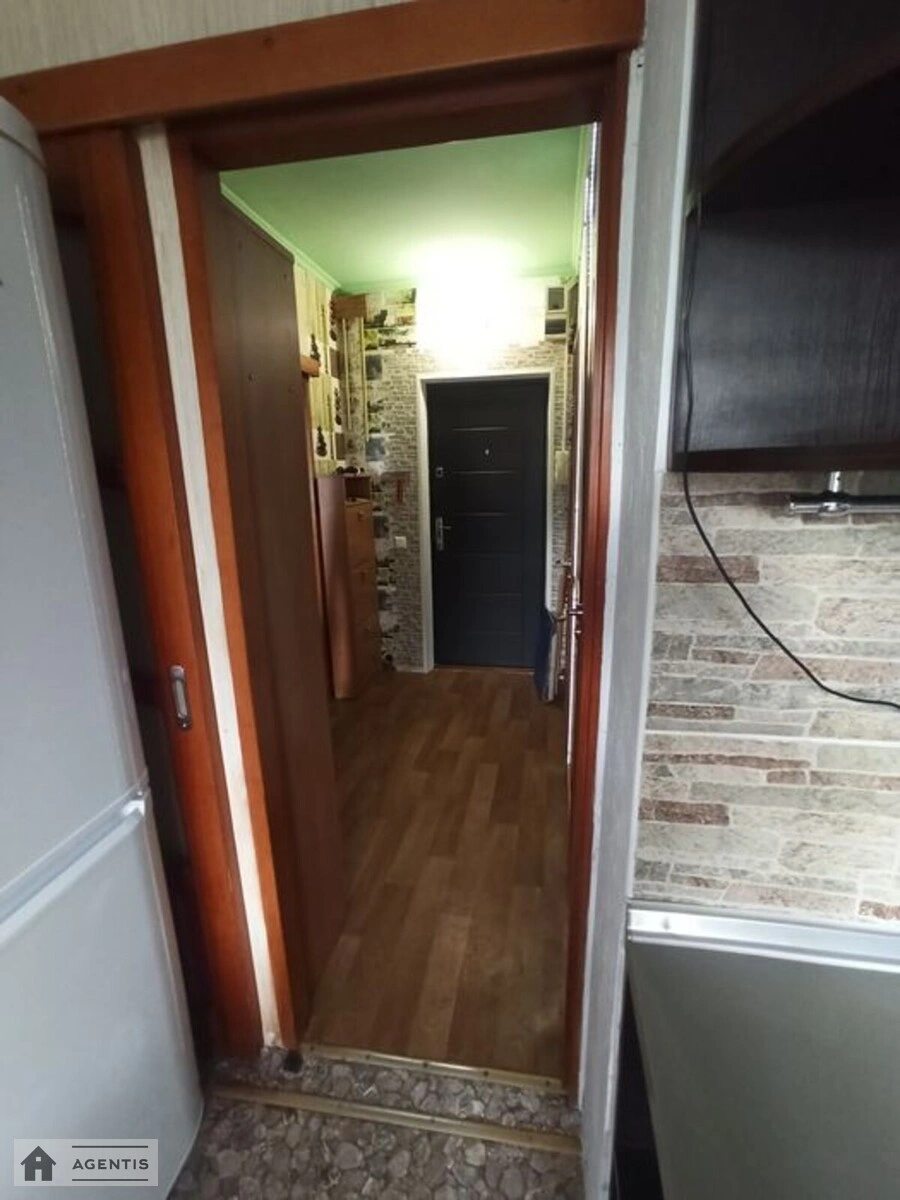 Apartment for rent. 1 room, 33 m², 5th floor/16 floors. Desnyanskyy rayon, Kyiv. 