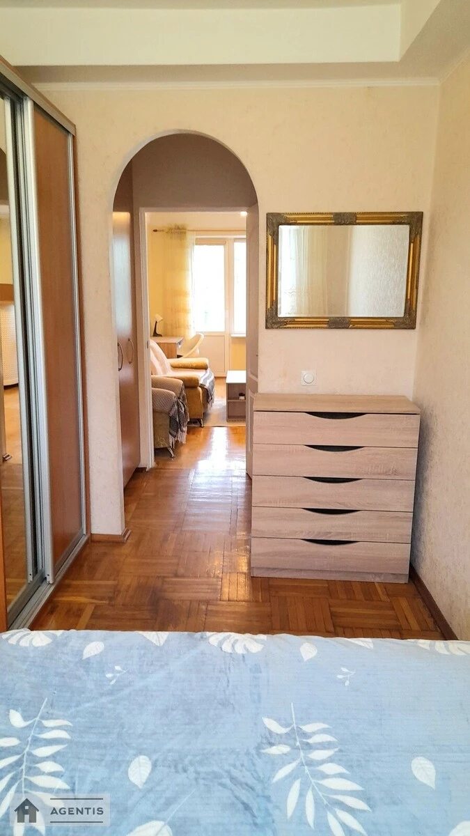 Apartment for rent. 2 rooms, 42 m², 4th floor/5 floors. 4, Mariyi Pryymachenko bulv., Kyiv. 