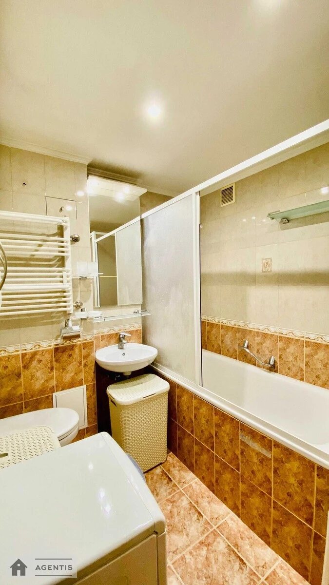 Apartment for rent. 2 rooms, 55 m², 3rd floor/9 floors. 3, Rayduzhna 3, Kyiv. 
