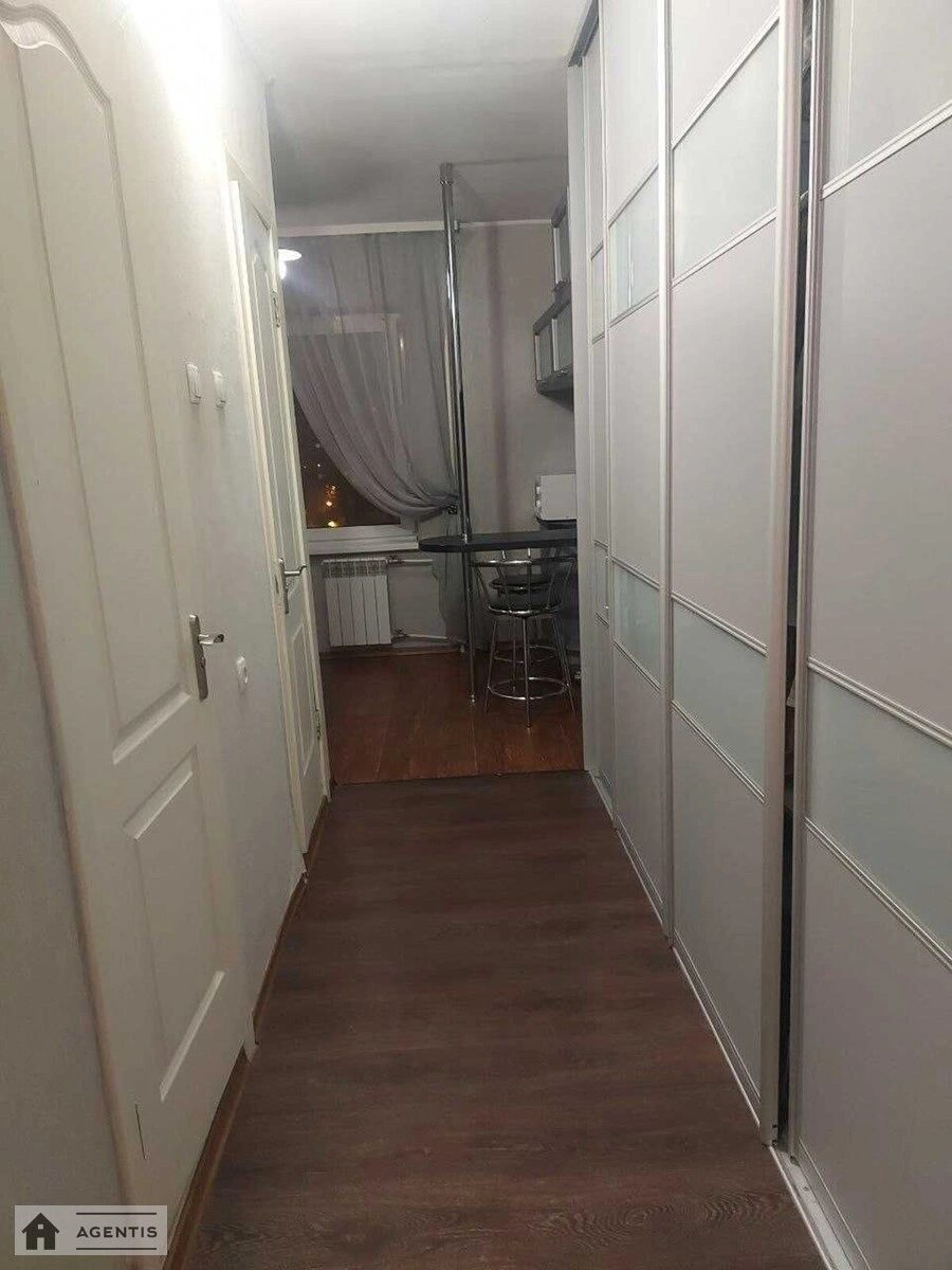 Apartment for rent. 1 room, 42 m², 6th floor/16 floors. 6, Anny Akhmatovoyi vul., Kyiv. 