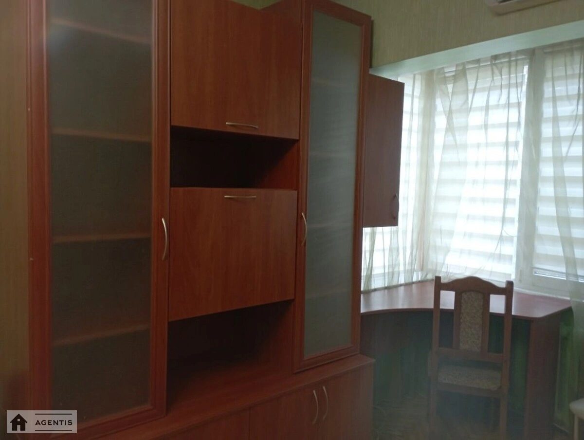 Apartment for rent. 2 rooms, 45 m², 1st floor/1 floor. 22, Bereznyakivska 22, Kyiv. 