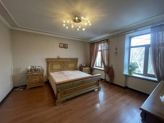 House for sale. 9 rooms, 420 m², 3 floors. Knyazheskaya, Odesa. 