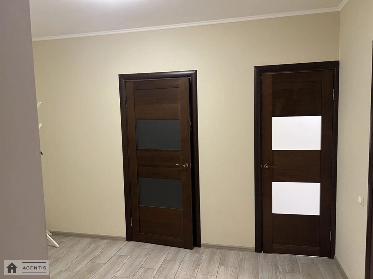 Apartment for rent. 2 rooms, 48 m², 1st floor/9 floors. Alimpiya Halyka vul. Malozemelna, Kyiv. 