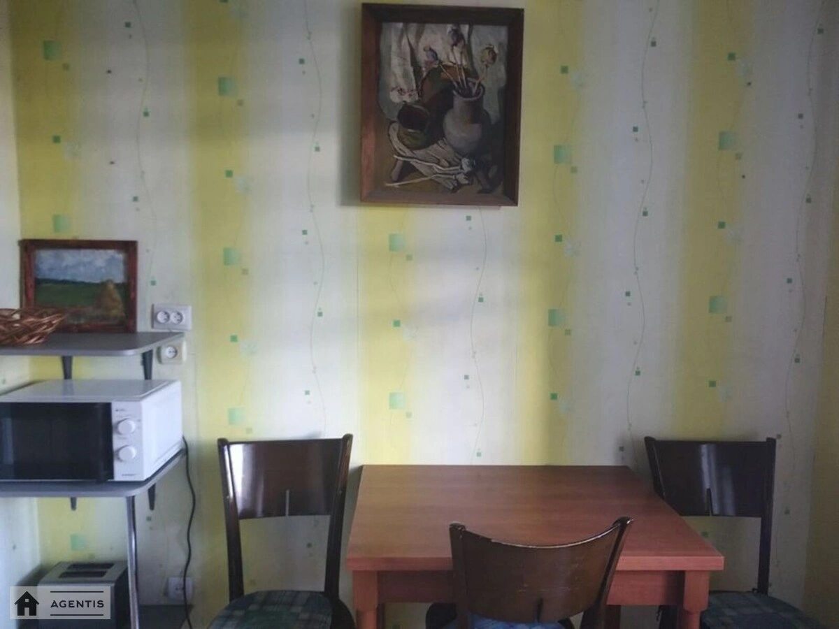 Сдам квартиру. 3 rooms, 70 m², 2nd floor/18 floors. Ревуцкого, Киев. 