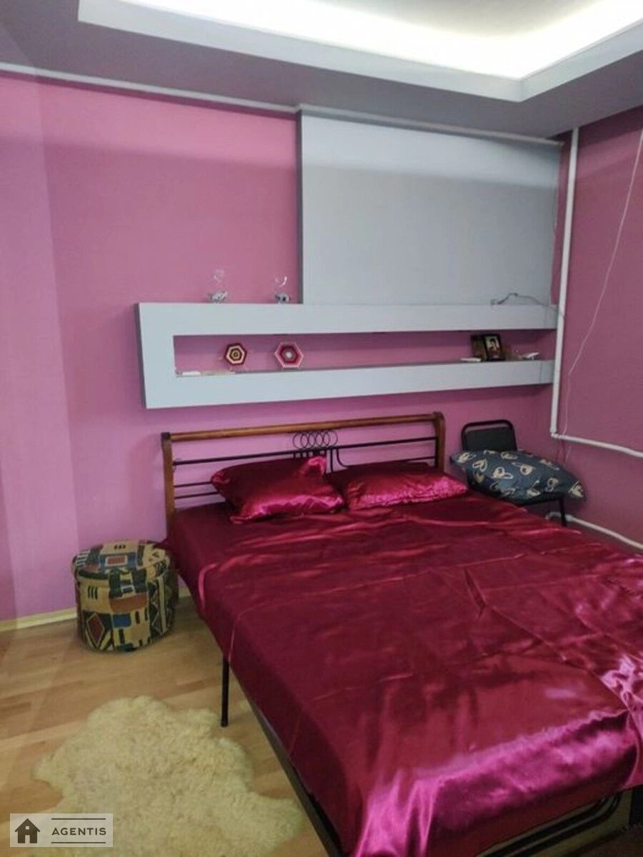 Apartment for rent. 3 rooms, 70 m², 2nd floor/18 floors. Revutckogo, Kyiv. 