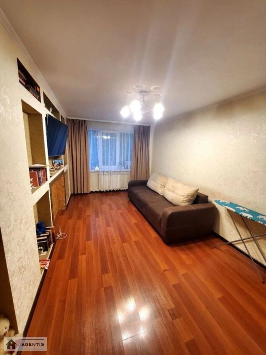 Apartment for rent. 1 room, 34 m², 2nd floor/16 floors. Svobody, Kyiv. 