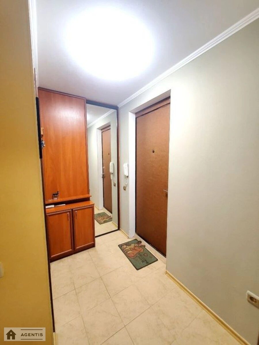 Сдам квартиру. 1 room, 34 m², 2nd floor/16 floors. Свободы, Киев. 