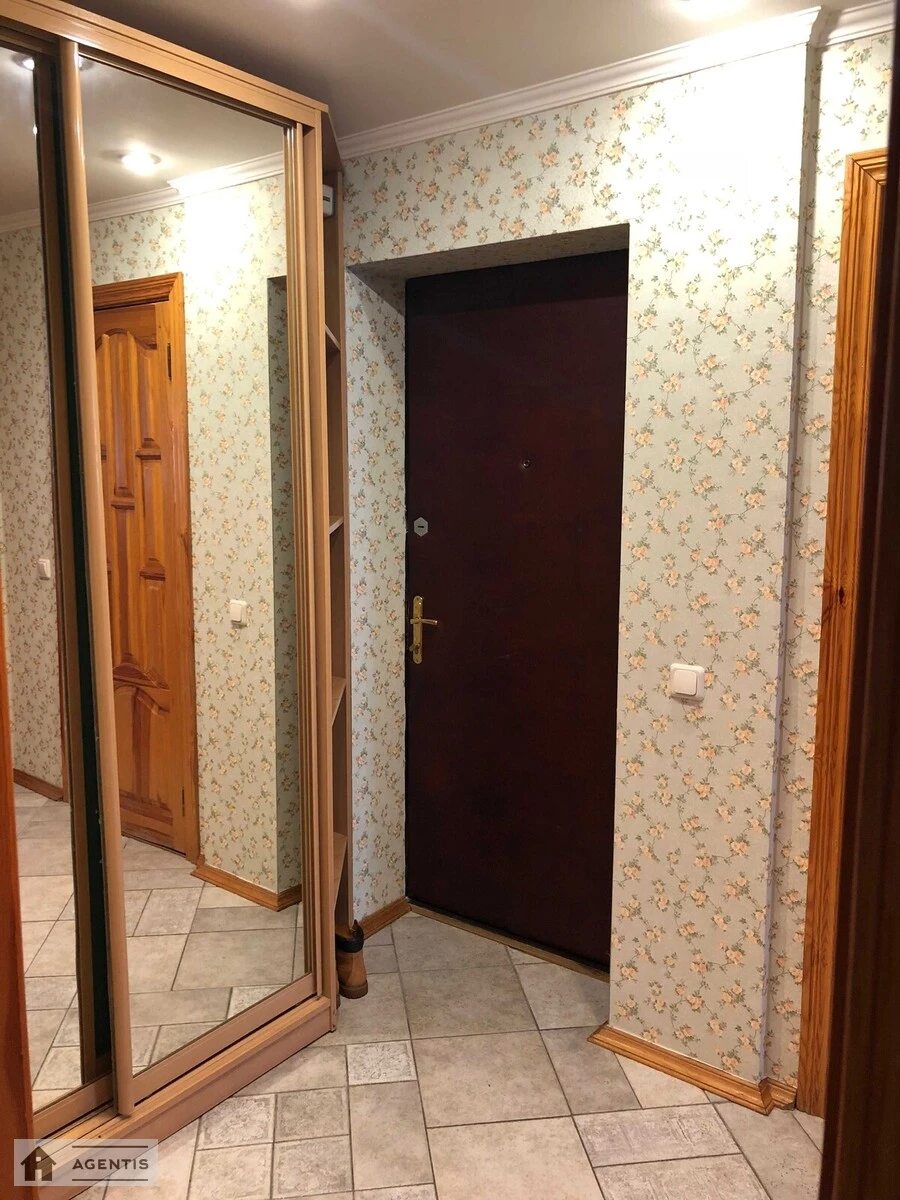 Apartment for rent. 2 rooms, 56 m², 19 floor/19 floors. Sribnokilska, Kyiv. 