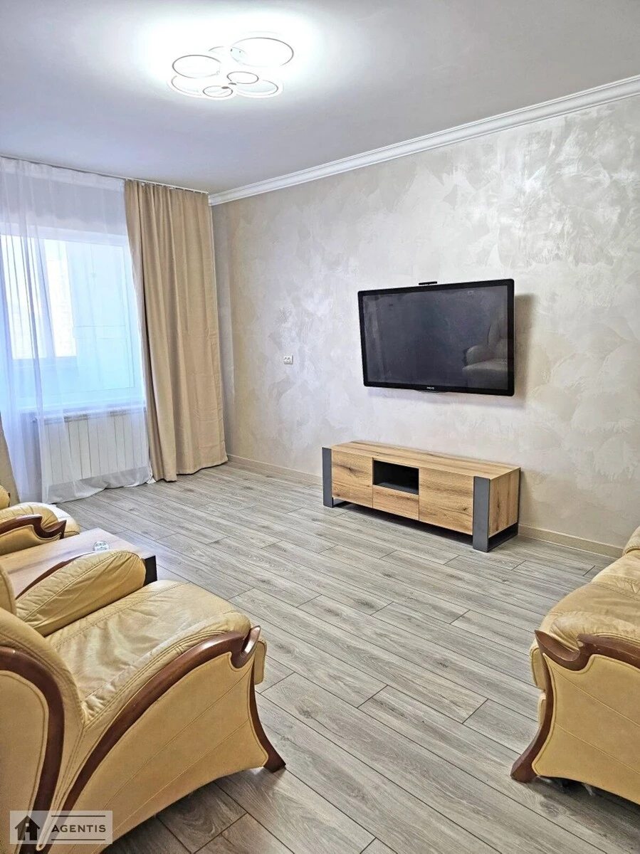 Сдам квартиру. 3 rooms, 75 m², 6th floor/15 floors. 14, Срибнокильская 14, Киев. 