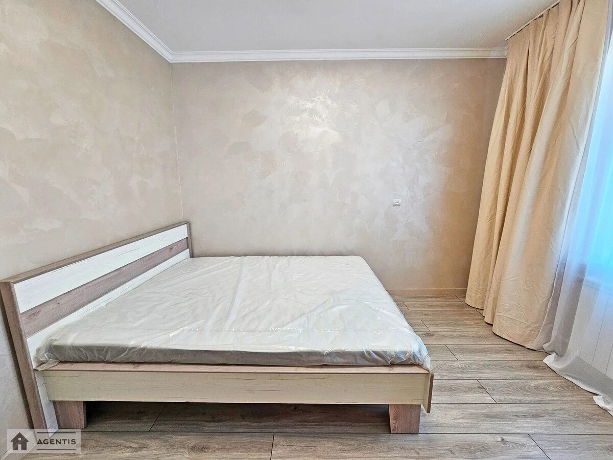 Здам квартиру. 3 rooms, 75 m², 6th floor/15 floors. 14, Срібнокільська 14, Київ. 