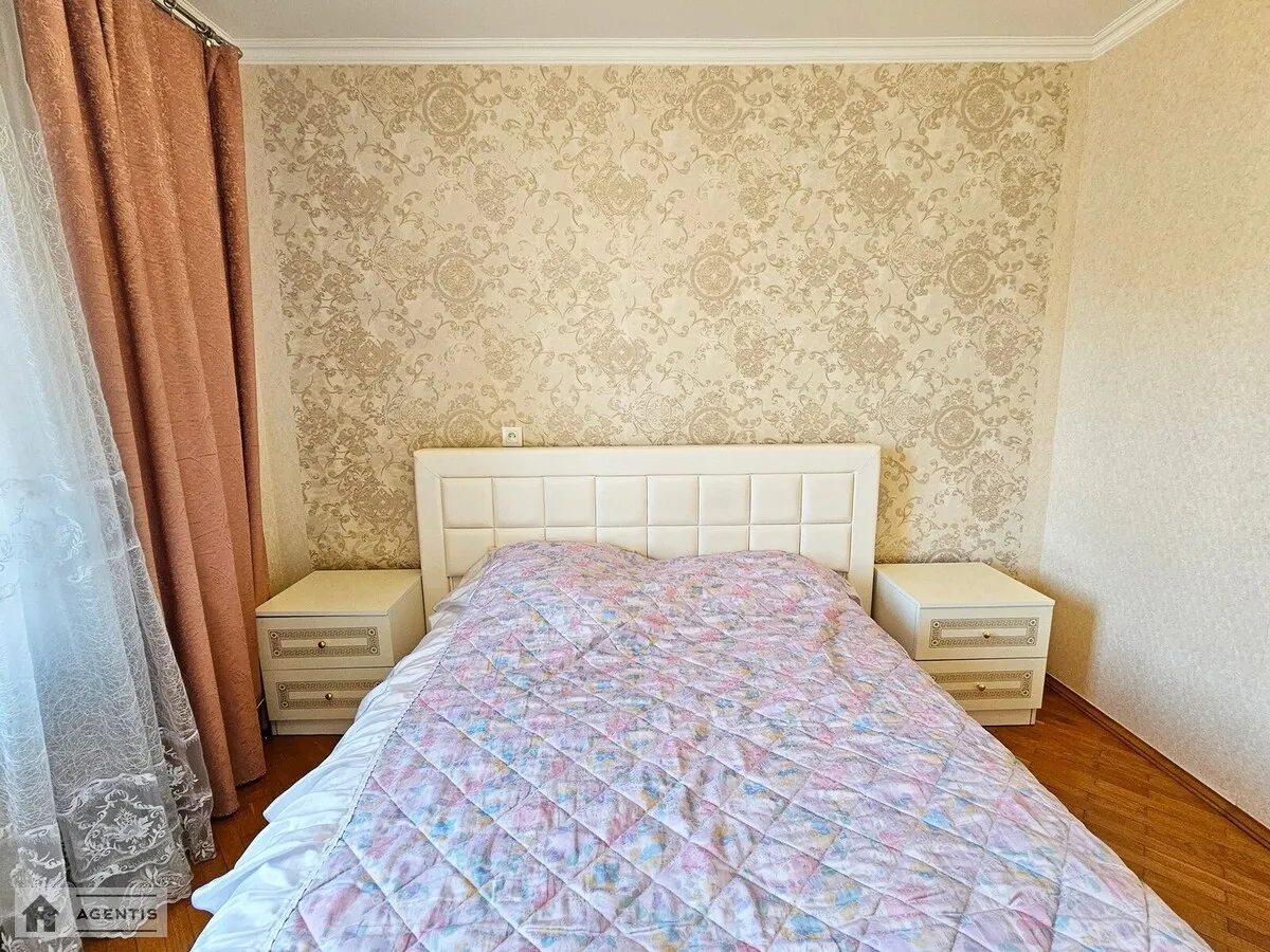 Apartment for rent. 3 rooms, 75 m², 6th floor/15 floors. 14, Sribnokilska 14, Kyiv. 