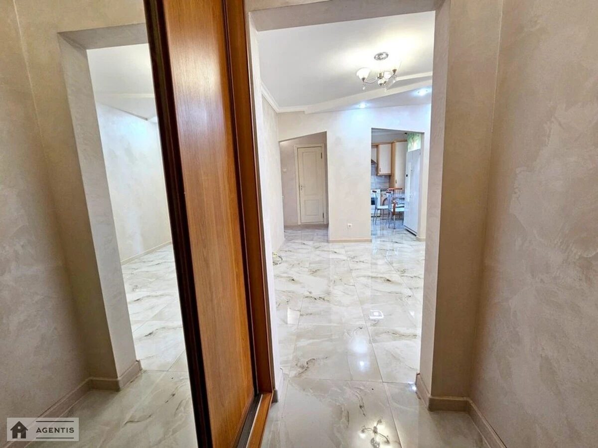 Apartment for rent. 3 rooms, 75 m², 6th floor/15 floors. 14, Sribnokilska 14, Kyiv. 
