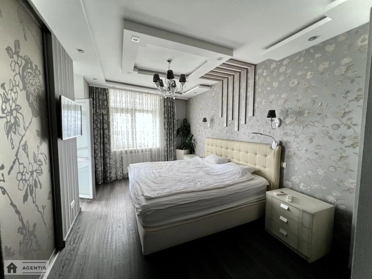 Сдам квартиру. 2 rooms, 77 m², 24 floor/26 floors. 7, Леси Украинки 7, Киев. 