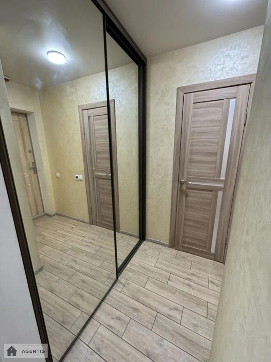Apartment for rent. 1 room, 46 m², 2nd floor/15 floors. Mykoly Khvylovoho vul., Kyiv. 