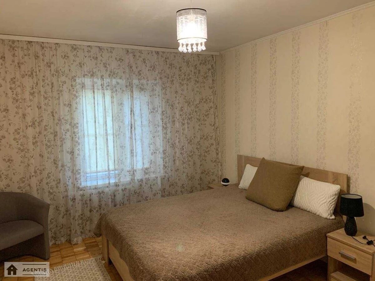 Apartment for rent. 2 rooms, 60 m², 1st floor/10 floors. 11, Virmenska 11, Kyiv. 