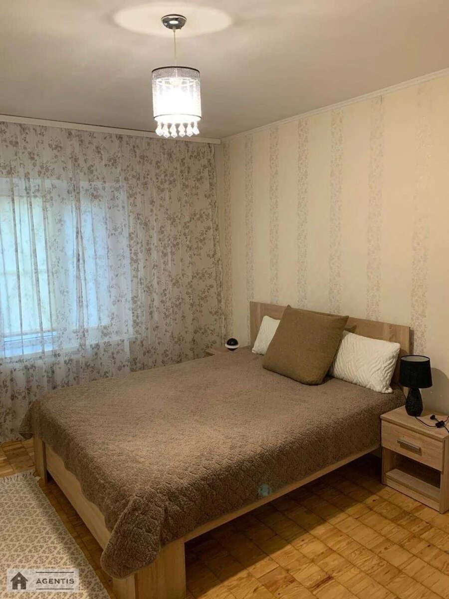Сдам квартиру. 2 rooms, 60 m², 1st floor/10 floors. 11, Армянская 11, Киев. 