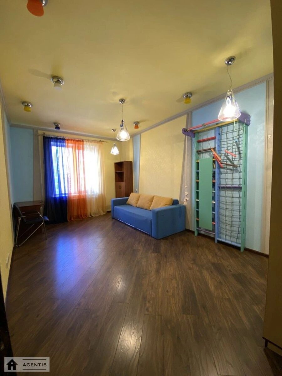 Сдам квартиру. 3 rooms, 100 m², 6th floor/18 floors. 50, Златоустівська вул., Киев. 