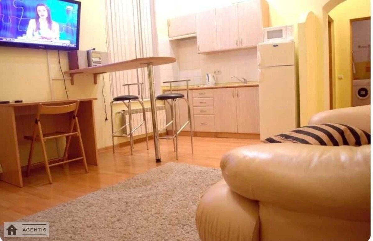 Apartment for rent. 2 rooms, 50 m², 3rd floor/5 floors. Sofijivska 4, Kyiv. 
