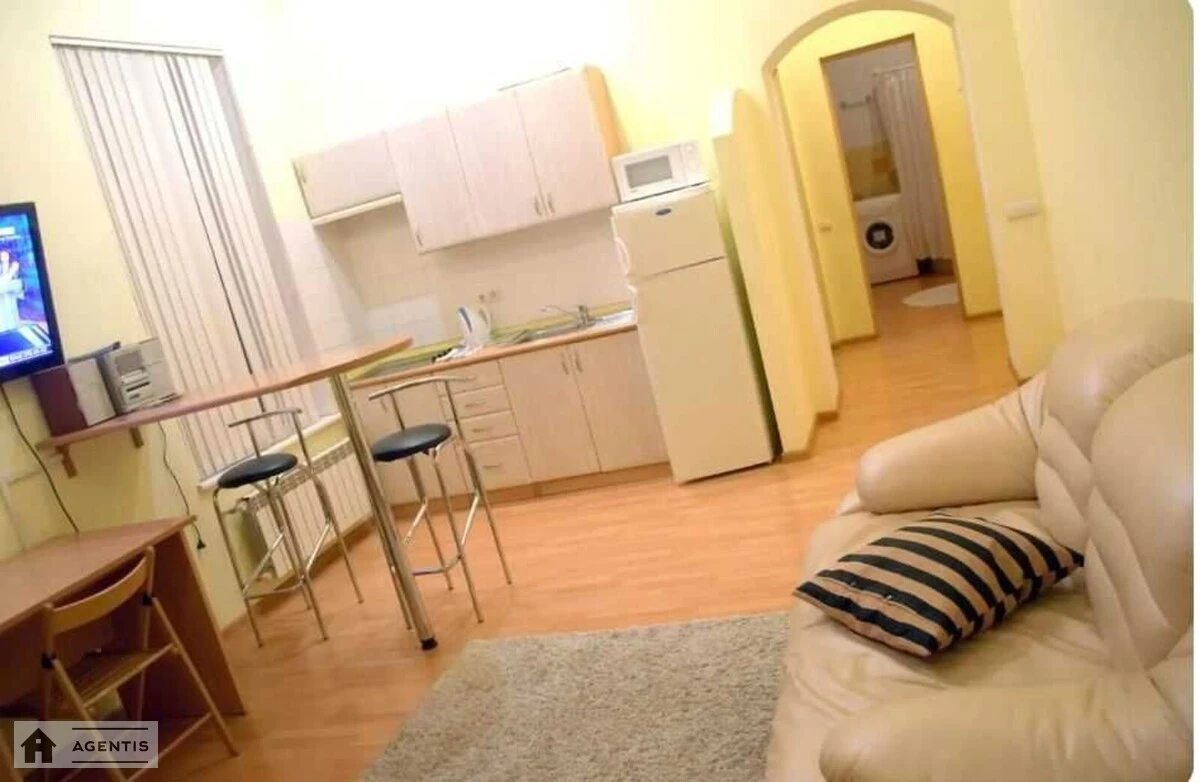 Сдам квартиру. 2 rooms, 50 m², 3rd floor/5 floors. Софийская 4, Киев. 