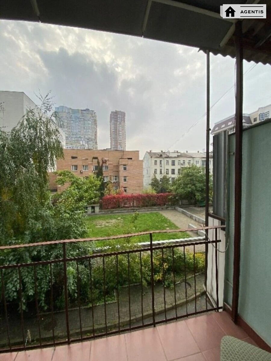 Сдам квартиру. 1 room, 41 m², 2nd floor/5 floors. Назарівська вул. (Бориса Вєтрова), Киев. 