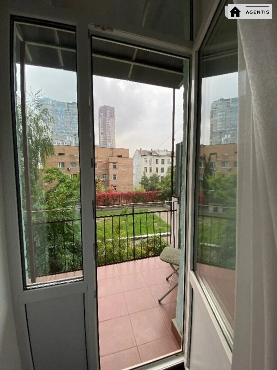 Сдам квартиру. 1 room, 41 m², 2nd floor/5 floors. Назарівська вул. (Бориса Вєтрова), Киев. 