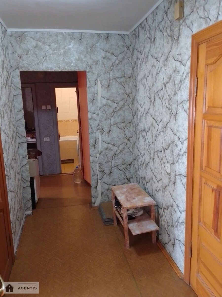 Сдам квартиру. 2 rooms, 55 m², 1st floor/16 floors. 3, Соломії Крушельницької вул., Киев. 