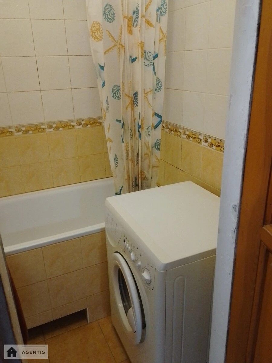 Apartment for rent. 2 rooms, 55 m², 1st floor/16 floors. 3, Solomiyi Krushelnytskoyi vul., Kyiv. 