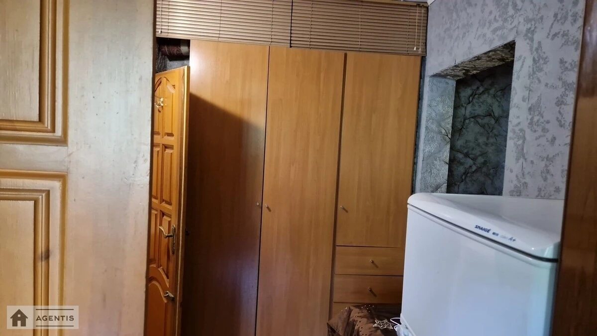 Здам квартиру. 2 rooms, 55 m², 1st floor/16 floors. 3, Соломії Крушельницької вул., Київ. 