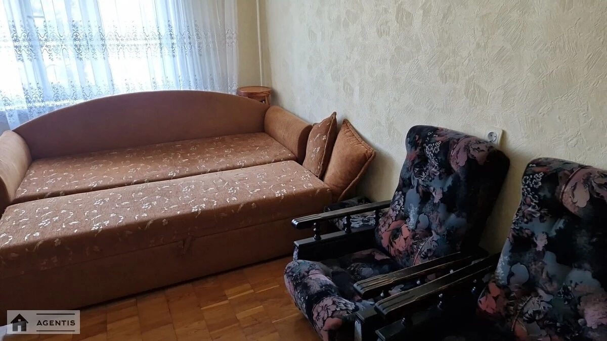 Apartment for rent. 2 rooms, 55 m², 1st floor/16 floors. 3, Solomiyi Krushelnytskoyi vul., Kyiv. 