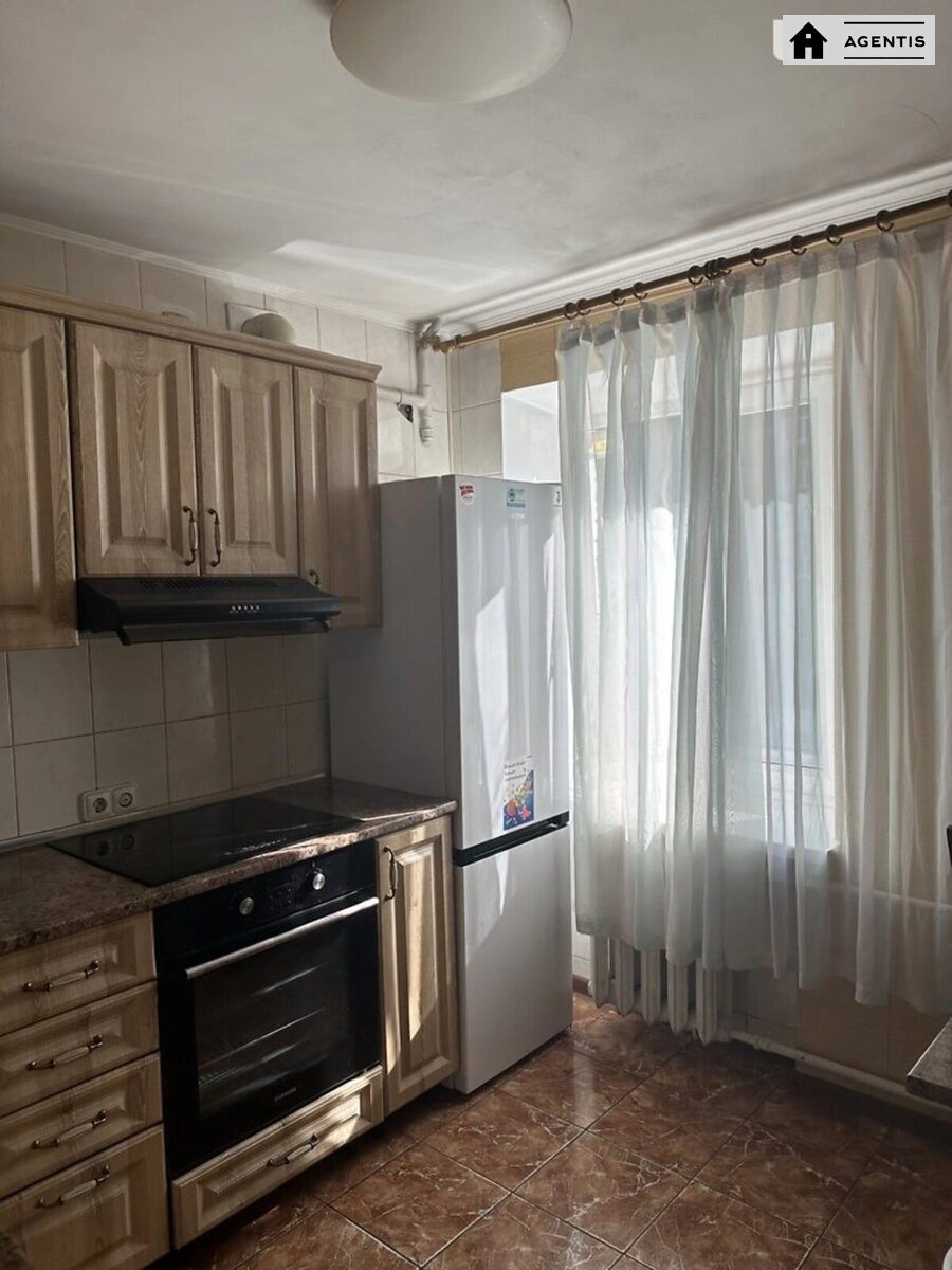 Сдам квартиру. 1 room, 47 m², 2nd floor/9 floors. 155, Антоновича вул. (Горького), Киев. 