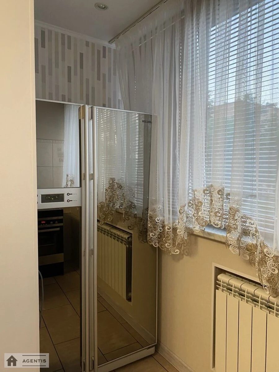 Apartment for rent. 2 rooms, 67 m², 2nd floor/16 floors. Desnyanskyy rayon, Kyiv. 