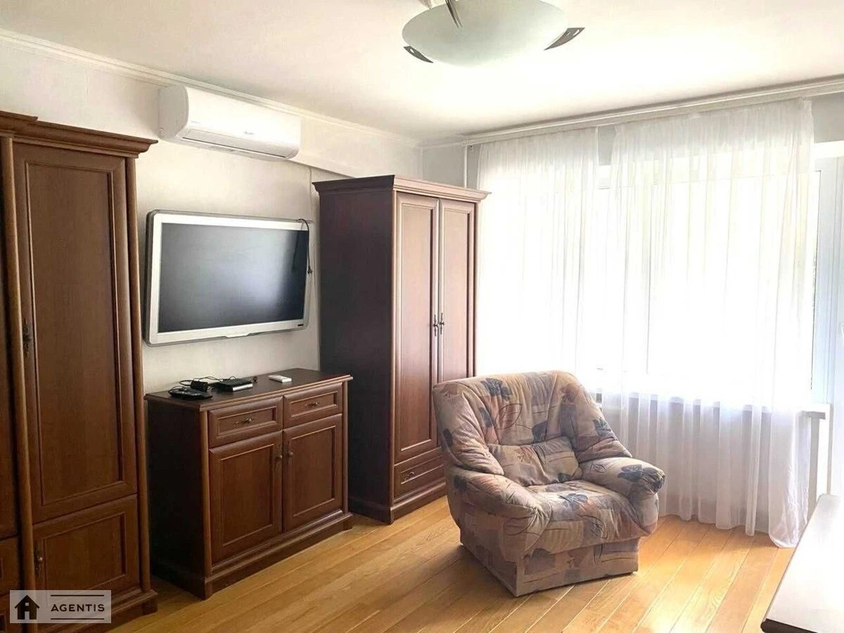 Apartment for rent. 1 room, 37 m², 4th floor/9 floors. 8, Riznytcka 8, Kyiv. 