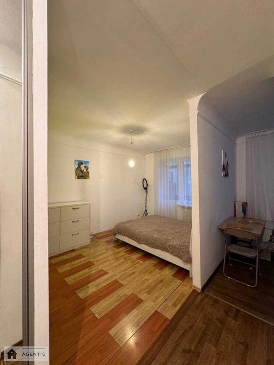 Apartment for rent. 1 room, 33 m², 2nd floor/5 floors. Pecherskyy rayon, Kyiv. 
