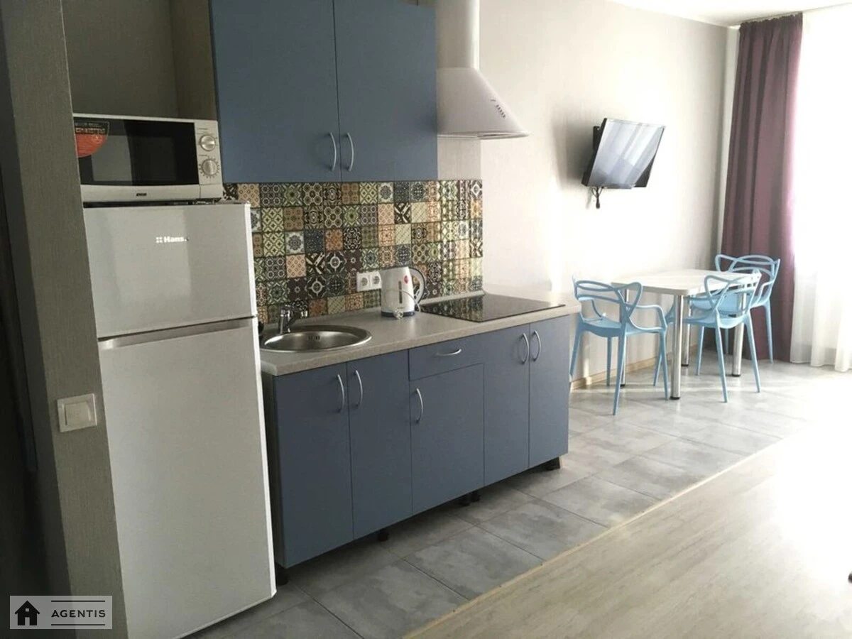 Apartment for rent. 1 room, 45 m², 19 floor/24 floors. 14, Nyzhnyokluchova 14, Kyiv. 