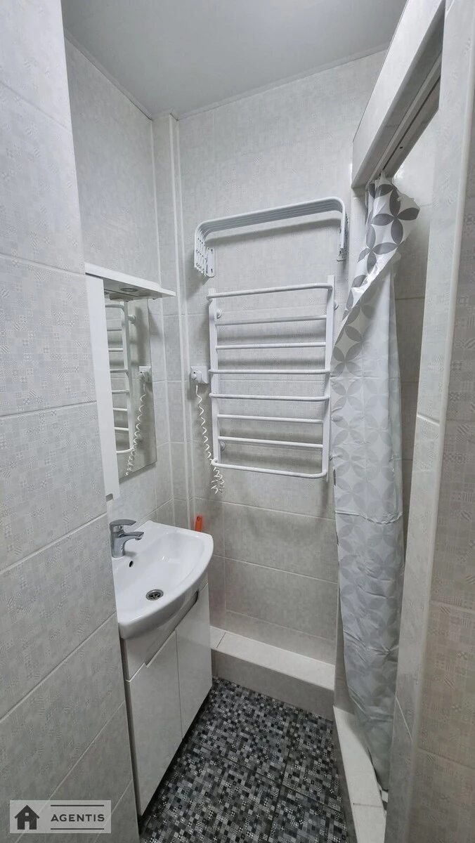 Apartment for rent. 1 room, 23 m², 2nd floor/9 floors. Regeneratorna, Kyiv. 