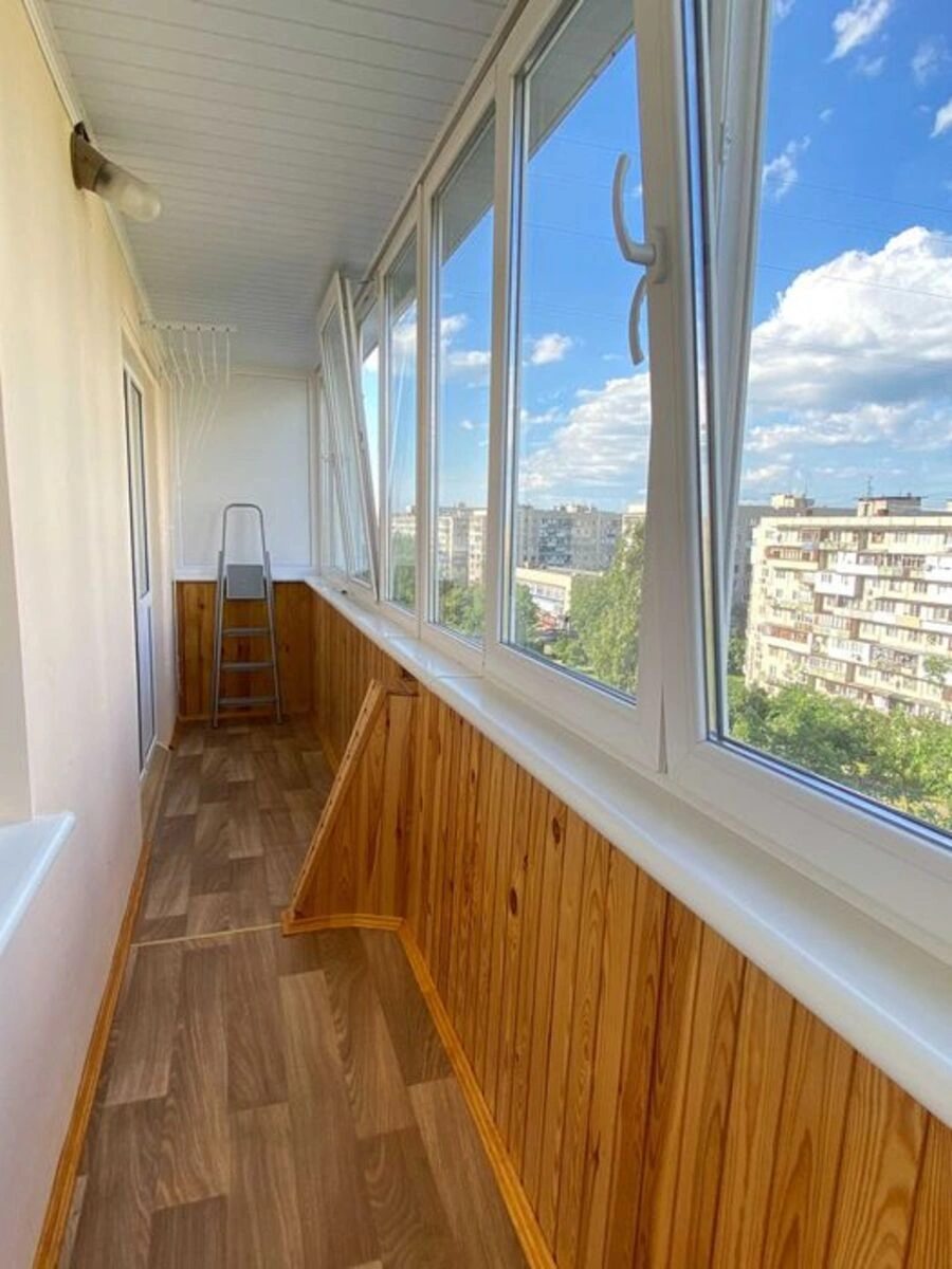 Сдам квартиру. 3 rooms, 76 m², 9th floor/9 floors. 45, Кубанської України вул. (Маршала Жукова), Киев. 