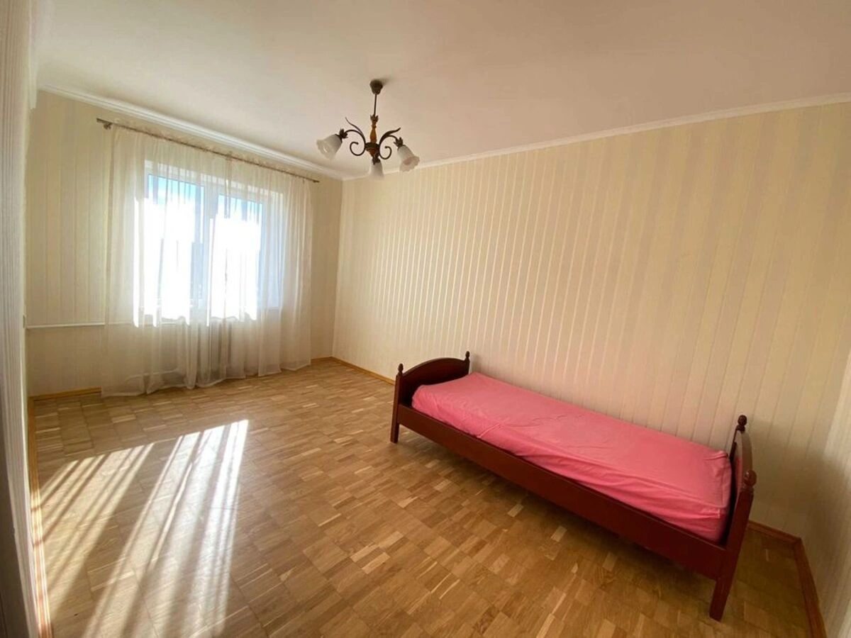 Apartment for rent. 3 rooms, 76 m², 9th floor/9 floors. 45, Kubanskoyi Ukrayiny vul. Marshala Zhukova, Kyiv. 