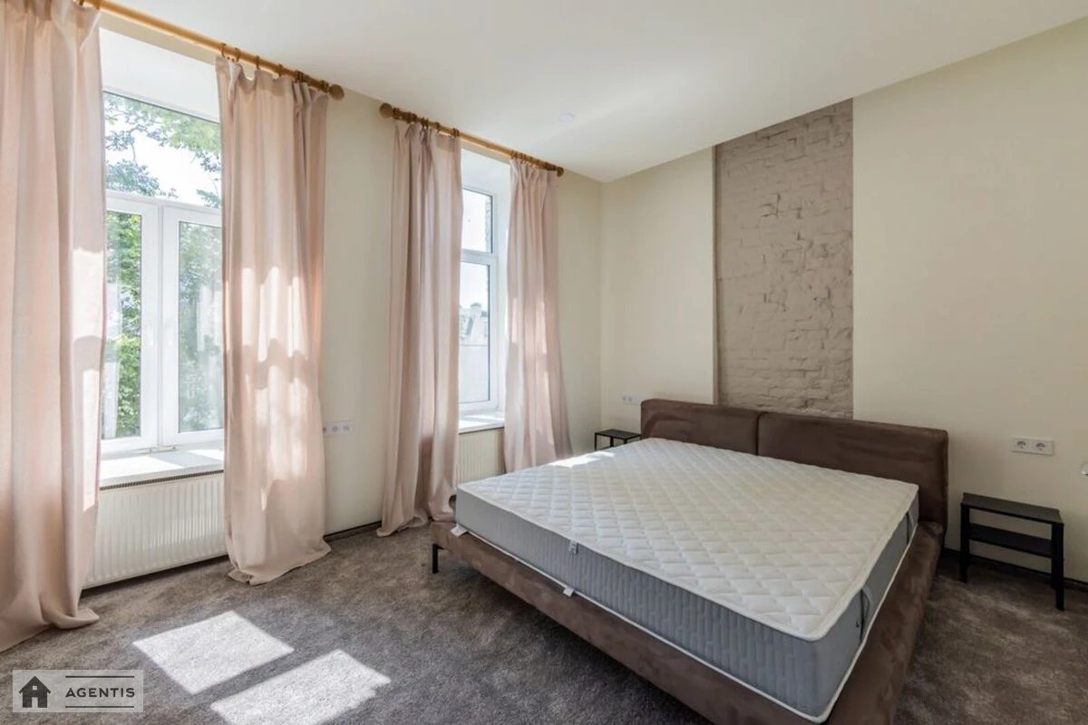 Apartment for rent. 5 rooms, 140 m², 4th floor/7 floors. 14, Yaroslaviv Val 14, Kyiv. 