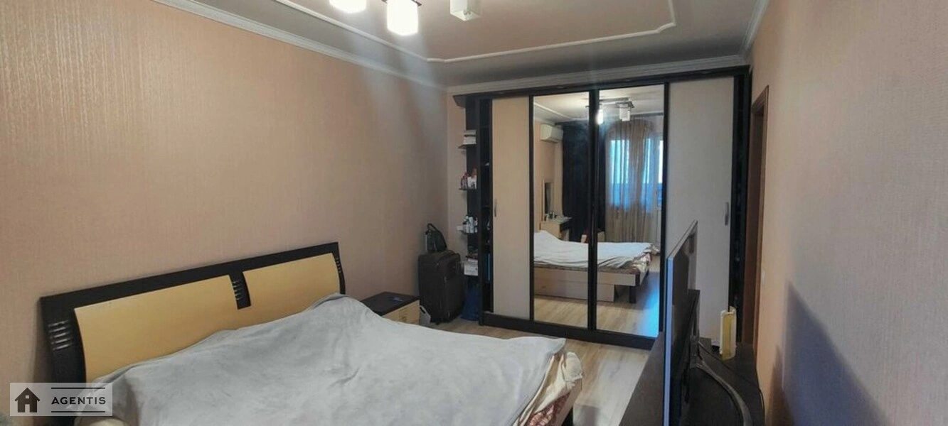 Apartment for rent. 3 rooms, 74 m², 10th floor/22 floors. Solomyanskyy rayon, Kyiv. 