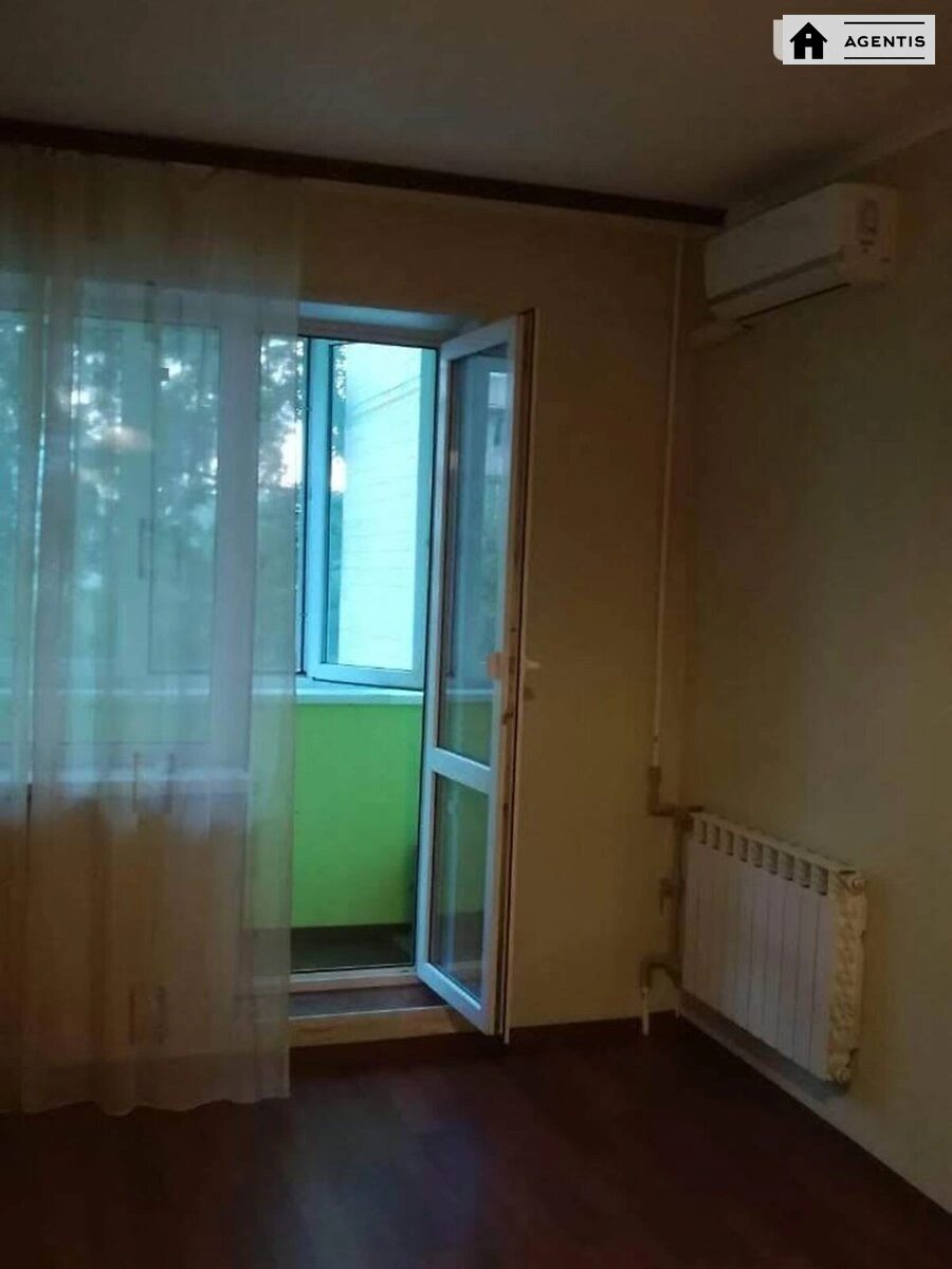Сдам квартиру. 1 room, 41 m², 3rd floor/10 floors. 8, Тростянецкая 8, Киев. 