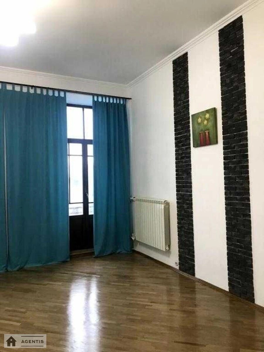 Сдам квартиру. 3 rooms, 130 m², 5th floor/6 floors. 32, Богдана Хмельницького вул., Киев. 