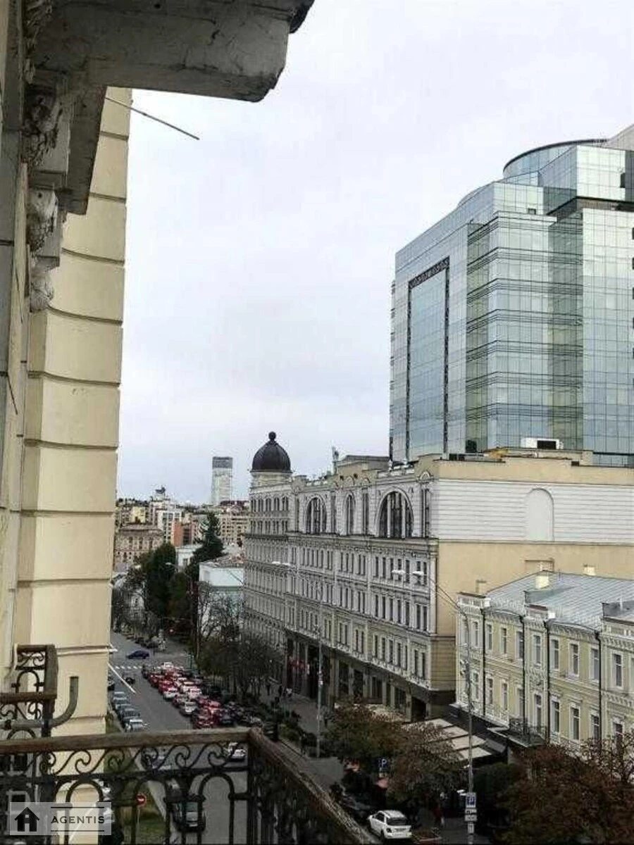 Apartment for rent. 3 rooms, 130 m², 5th floor/6 floors. 32, Bohdana Khmelnytskoho vul., Kyiv. 