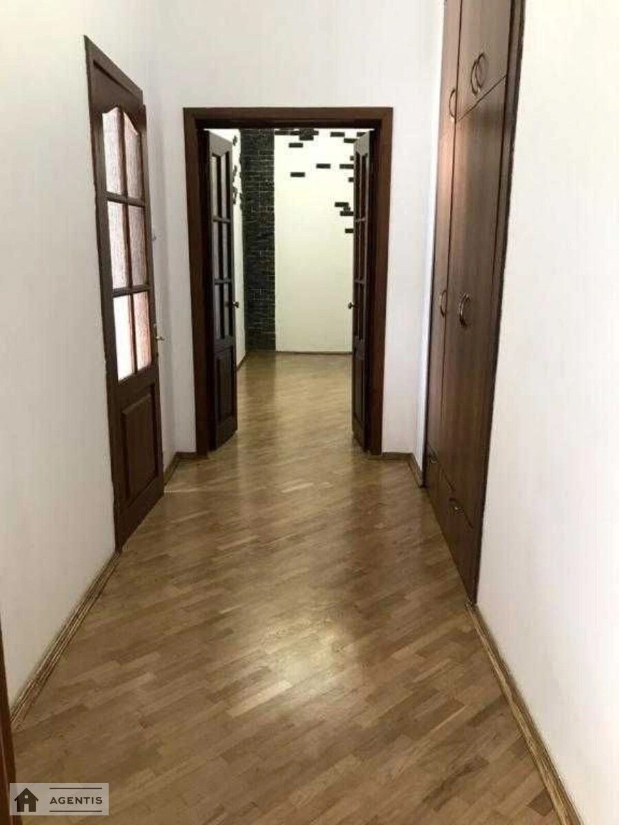 Здам квартиру. 3 rooms, 130 m², 5th floor/6 floors. 32, Богдана Хмельницького вул., Київ. 