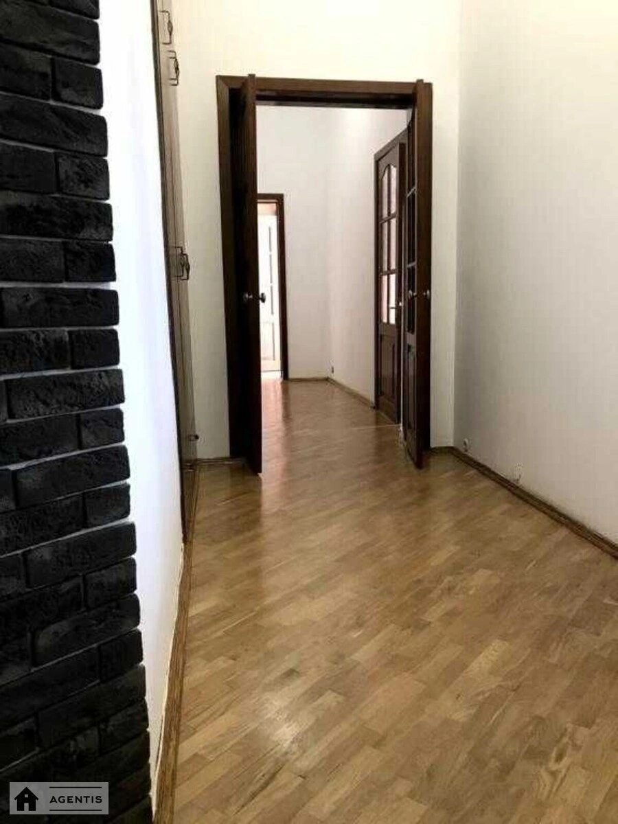 Apartment for rent. 3 rooms, 130 m², 5th floor/6 floors. 32, Bohdana Khmelnytskoho vul., Kyiv. 