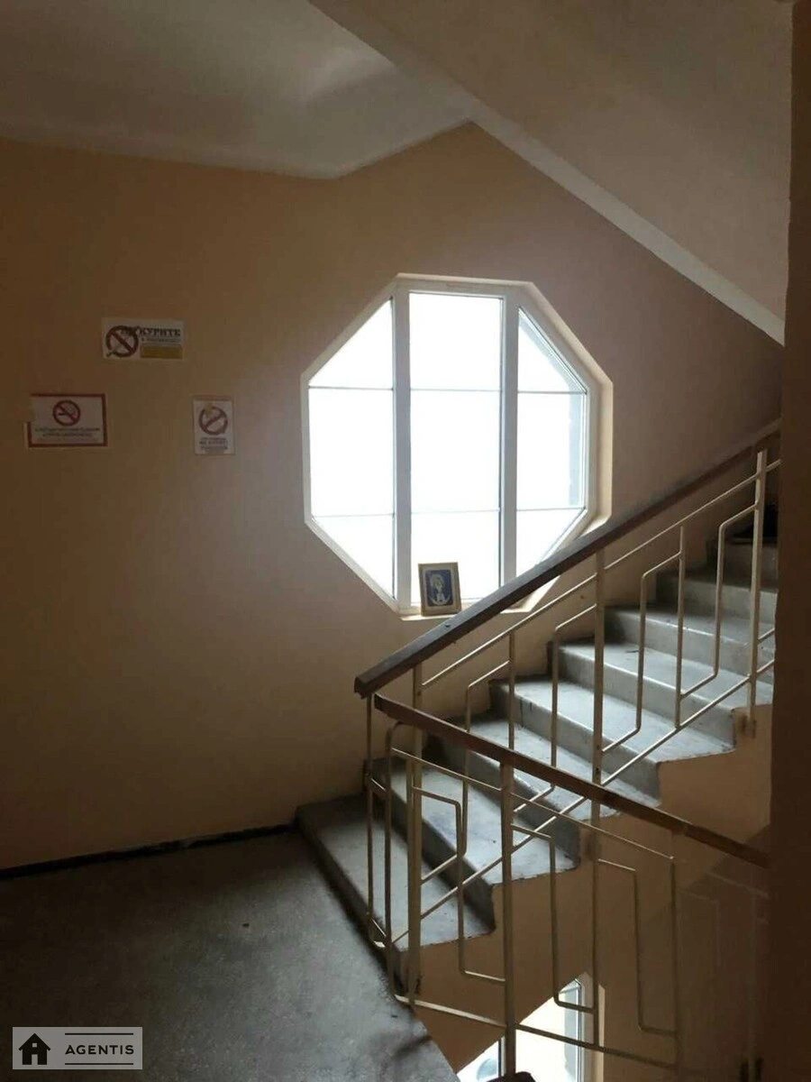 Apartment for rent. 5 rooms, 165 m², 8th floor/9 floors. Rayisy Okipnoyi vul., Kyiv. 