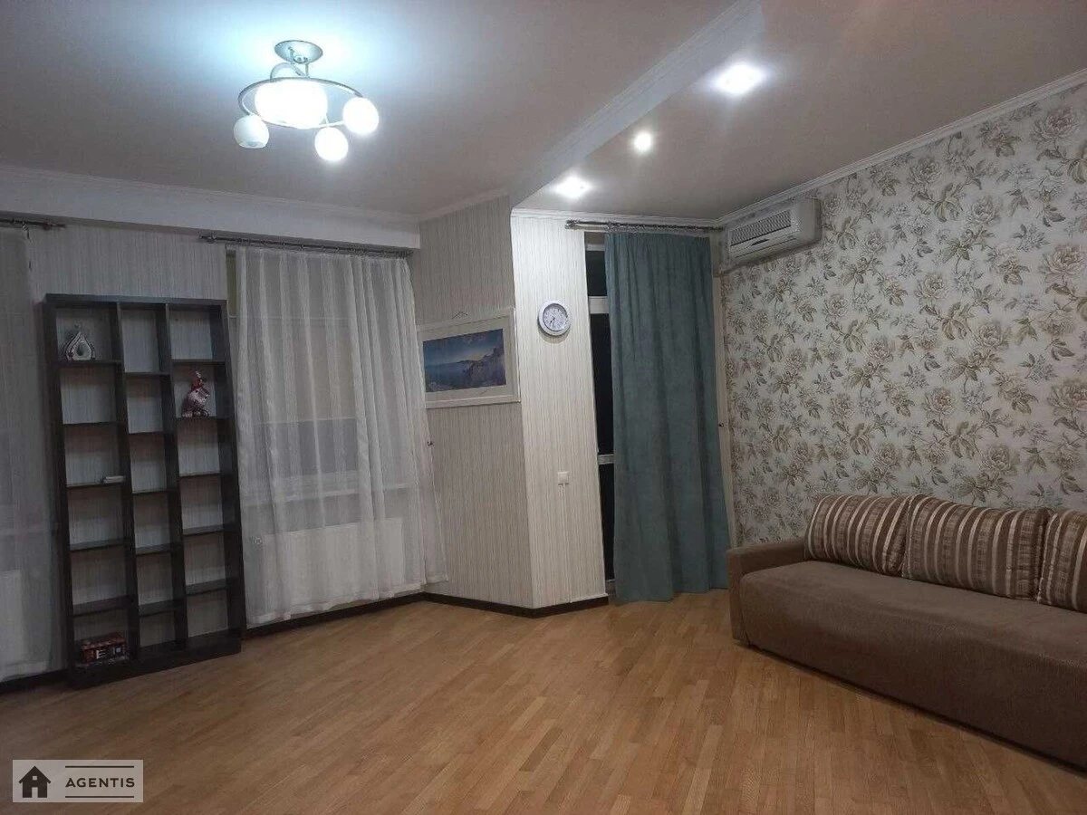 Сдам квартиру. 1 room, 52 m², 6th floor/24 floors. 36, Євгена Коновальця вул. (Щорса), Киев. 