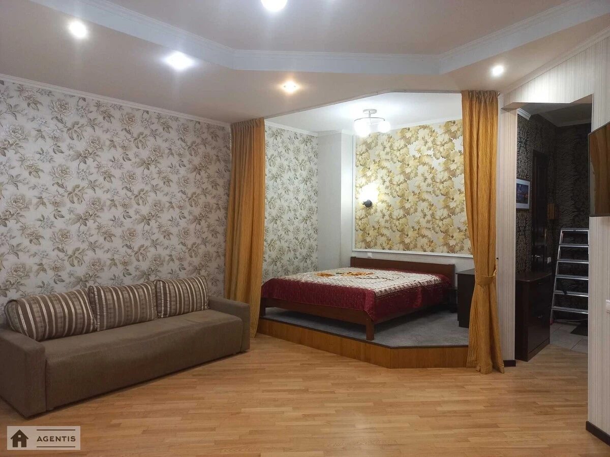 Сдам квартиру. 1 room, 52 m², 6th floor/24 floors. 36, Євгена Коновальця вул. (Щорса), Киев. 