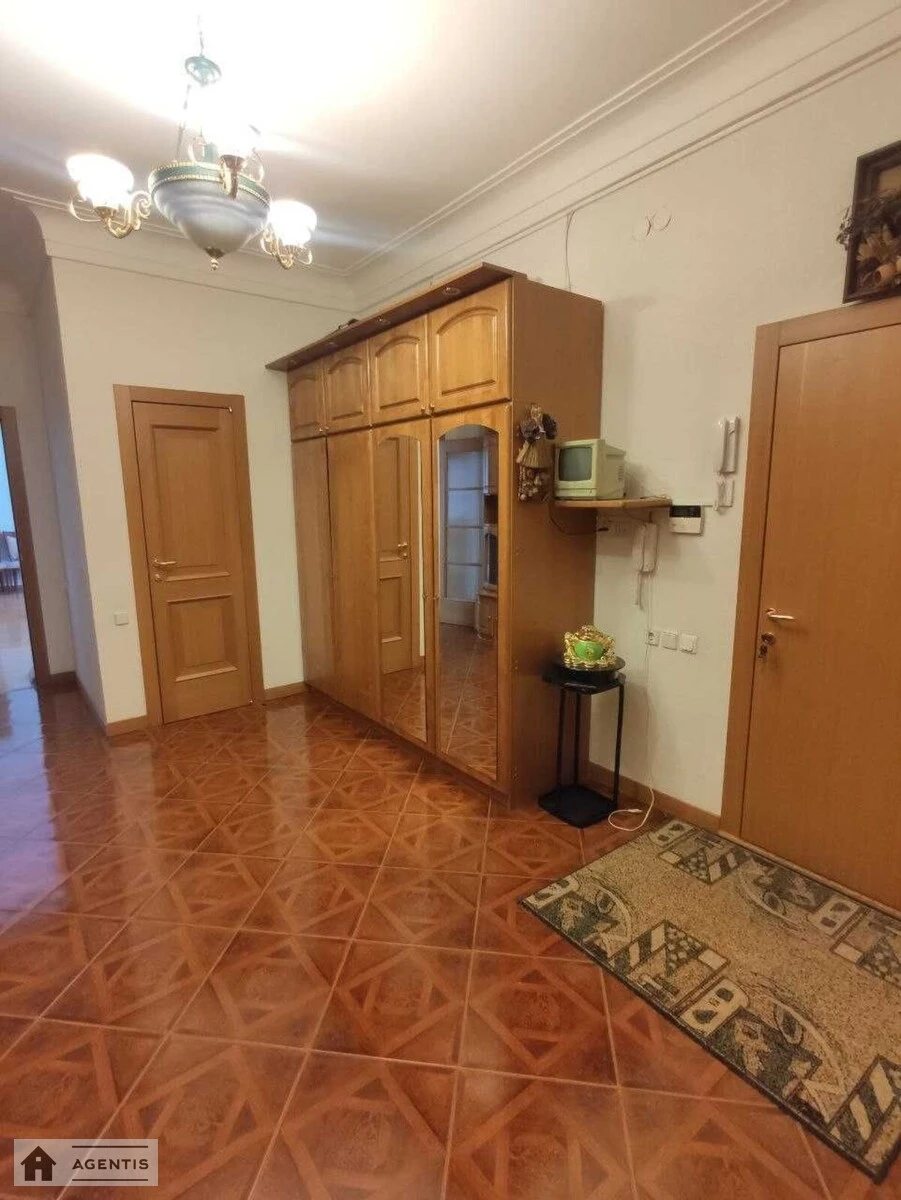 Apartment for rent. 4 rooms, 220 m², 3rd floor/5 floors. 13, Shovkovychna 13, Kyiv. 