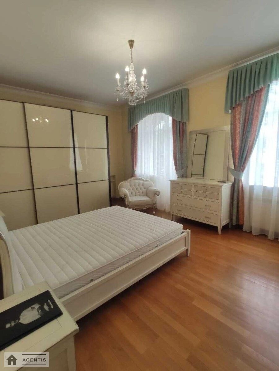 Сдам квартиру. 4 rooms, 220 m², 3rd floor/5 floors. 13, Шелковичная 13, Киев. 